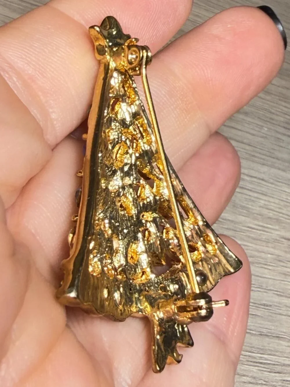 Christmas Tree Brooch Gold Tone Rhinestone Multicolor Openwork Star Top